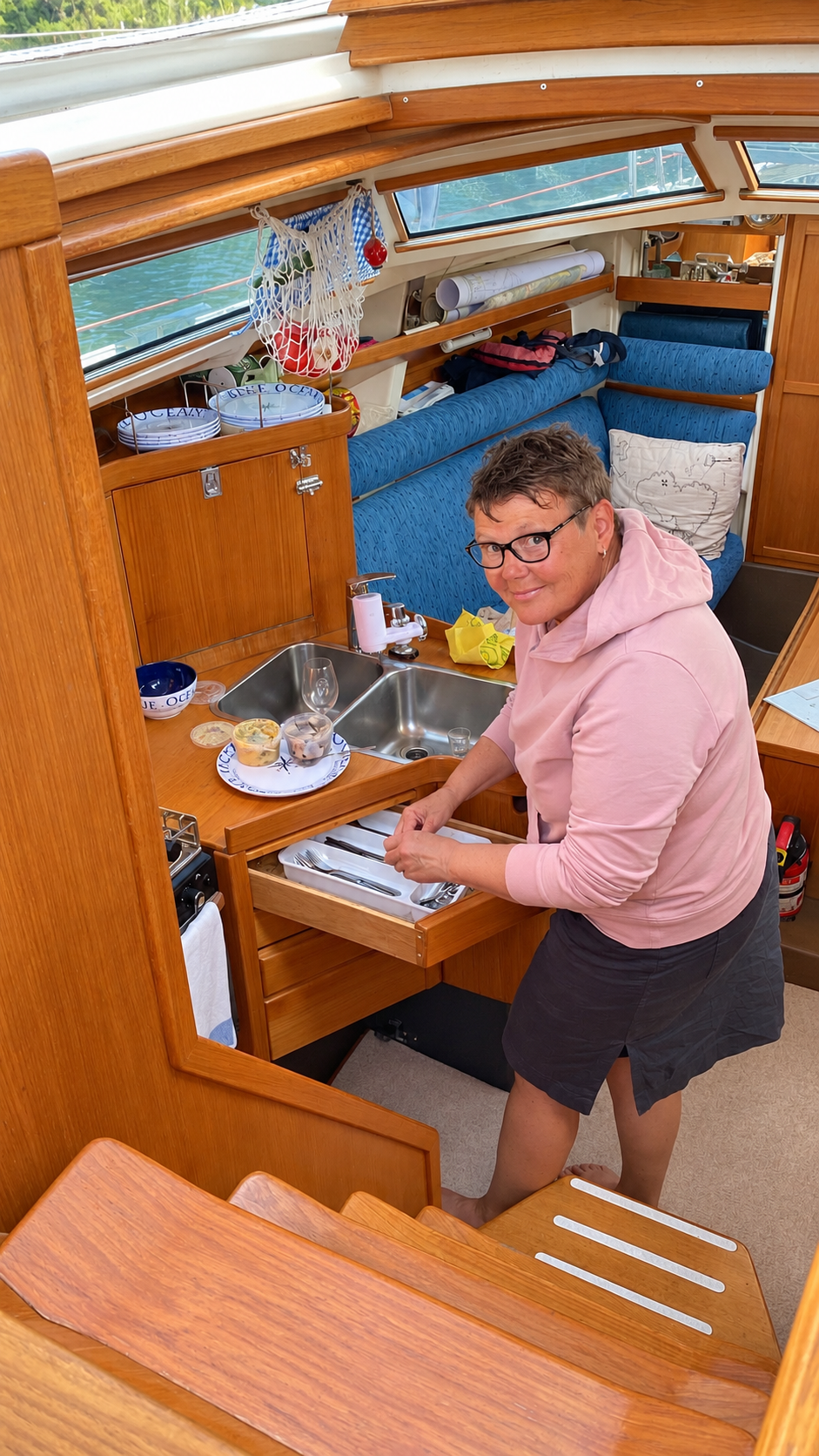 S/y Lou Lou:ssa on keitetty kahvit ja lämmitetty tiskivedetkin sähköllä, siitä asti kun hankimme veneeseemme litium akut. Rehellisyyden nimissä; ei toki aina, mutta useasti kuitenkin.